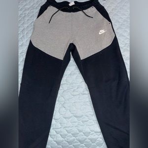 Nike Sportswear Tech Fleece Joggers / size XS/ Unisex